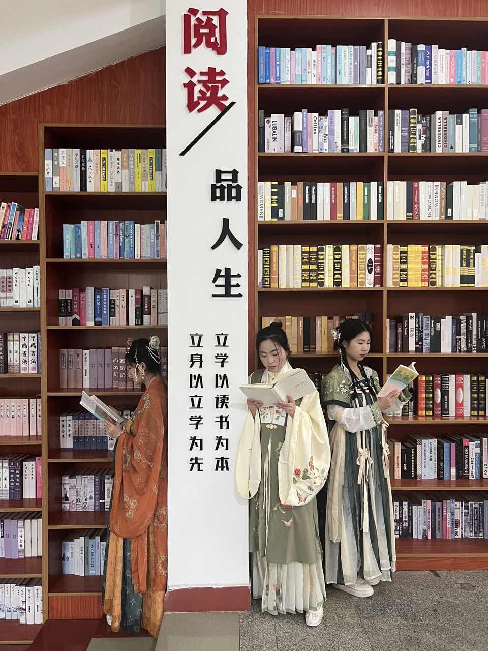 江西旅游商贸职业学院图书馆开展“你是人间的四月天—春日汉文化节”活动