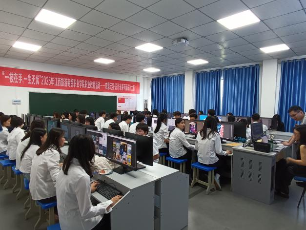2025年5月14号，学生们认真比赛中.png